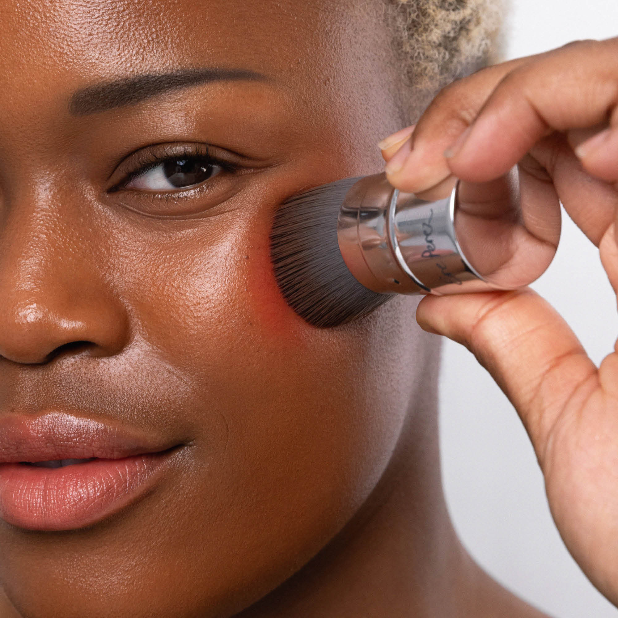 Retractable Kabuki Brush