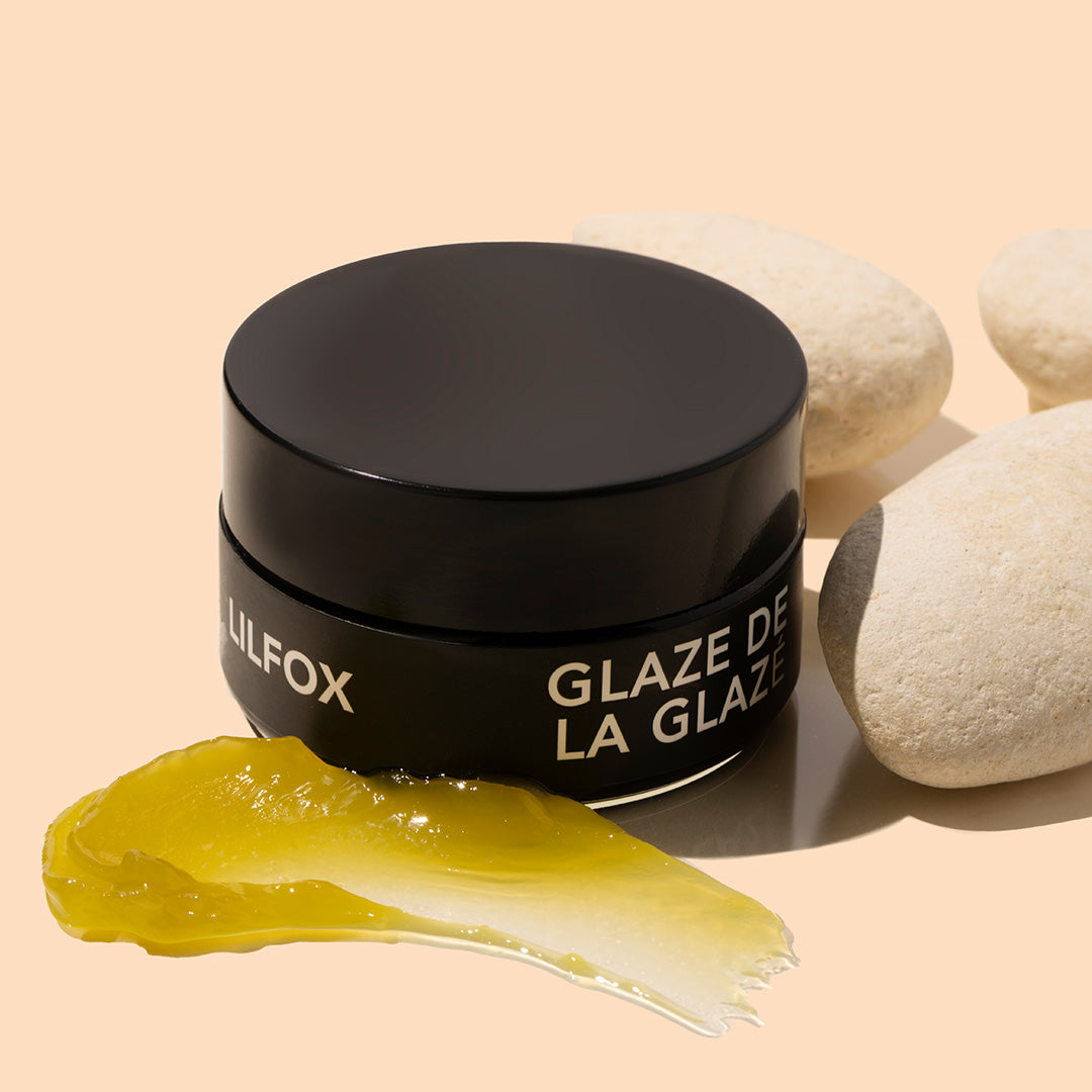 LILFOX | Glaze de la Glazé | Styled image with swatch | black jar on peach background with yellow/green swatch