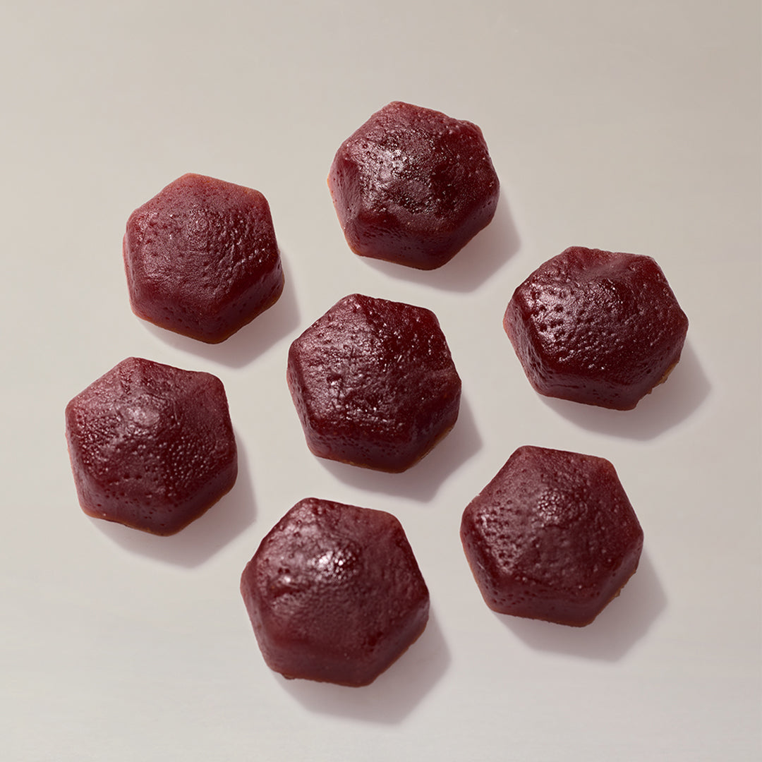 Activist Mānuka | Immune Gummies 850+ MGO | Gummies Image - dark red gummies arranged on a beige background