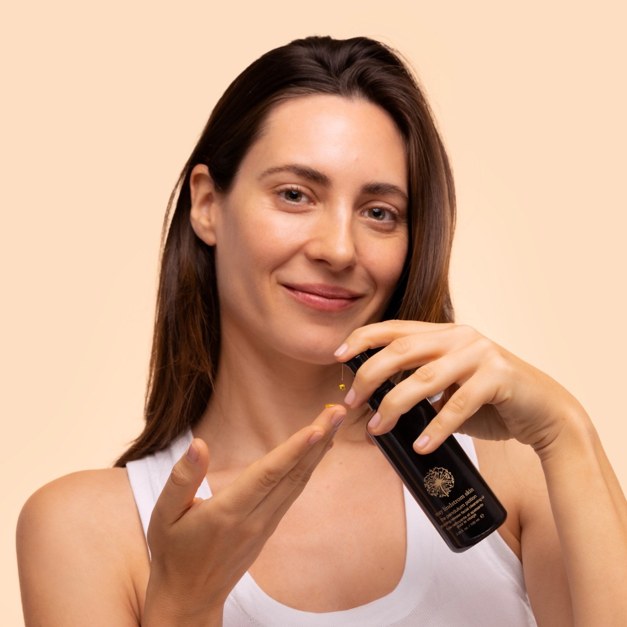 May Lindstrom The Pendulum Potion - Model dispensing 