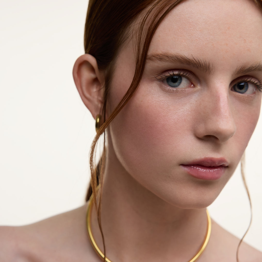 Wonderblush | Le Fondant Cream Blush | Camélia Model Image - close-up of a model wearing blush on the cheeks